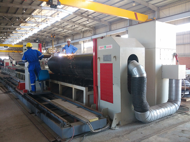 滚床式管道数控相贯线切割机(图2)