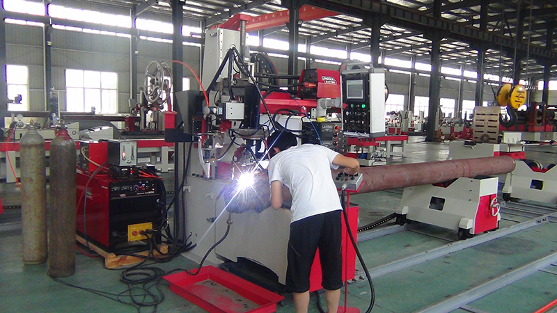 分体式管道预制自动焊机(图2) 分体式管道预制自动焊机(图2)