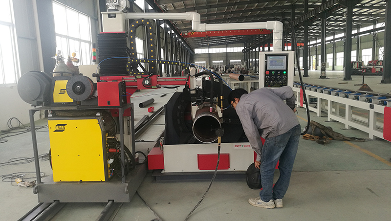 夹钳式管道自动焊机(普通型)(图2) 夹钳式管道自动焊机(普通型)(图2)