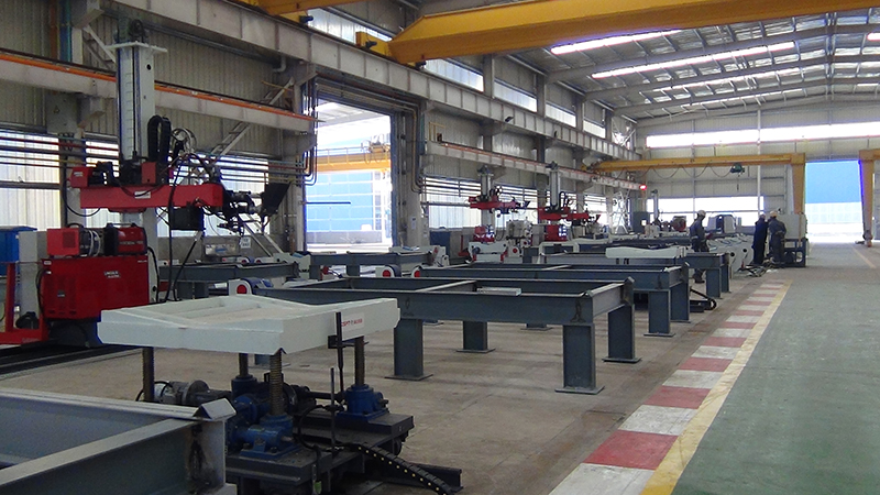 流水作业式管管接长生产线(图4) 流水作业式管管接长生产线(图4)