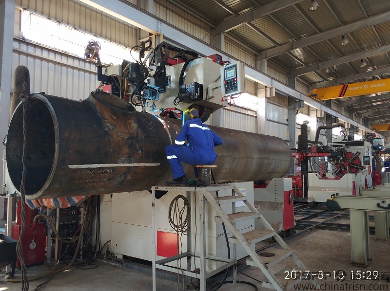 管道预制自动焊接中心(卡盘+滚轮)(图2)