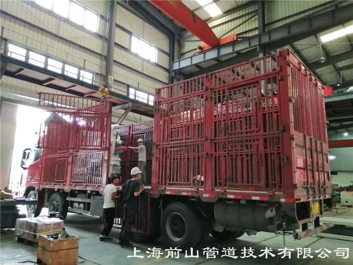 江苏某工程公司订购的管道预制设备昨日发货(图1)